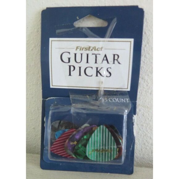 FirstAct Guitar Picks, Medium Gauge .70 MM Thickness, 13 Count - Picture 1 of 3